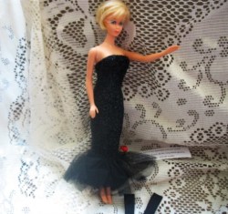 982 BARBIE BLACK SOLO IN THE SPOTLIGHT GOWN, LONG GLOVES, SHOES, SCARF NO DOLL